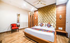 Fabhotel Johri Regency